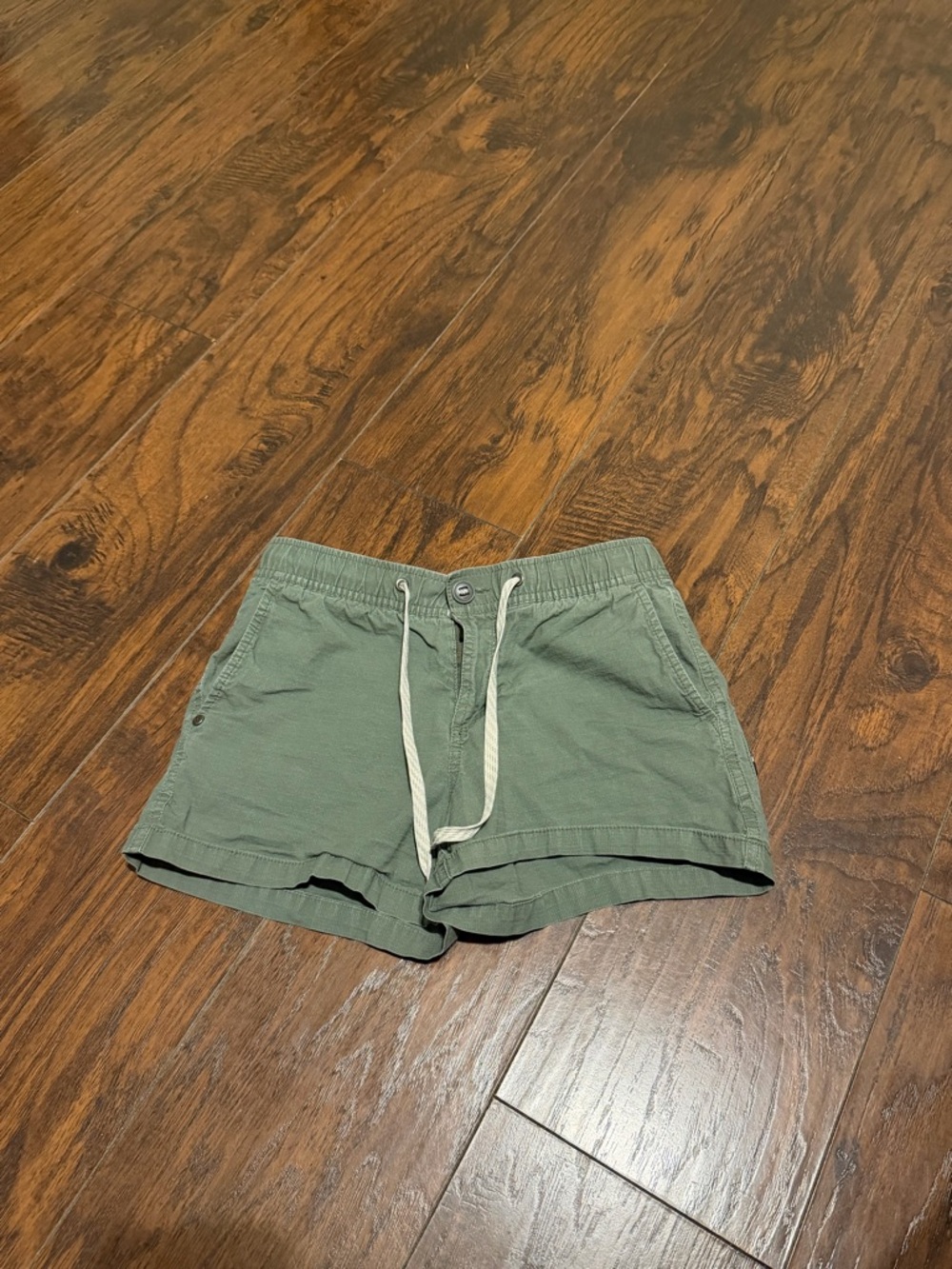 Vuori women’s green ripstop shorts size XS